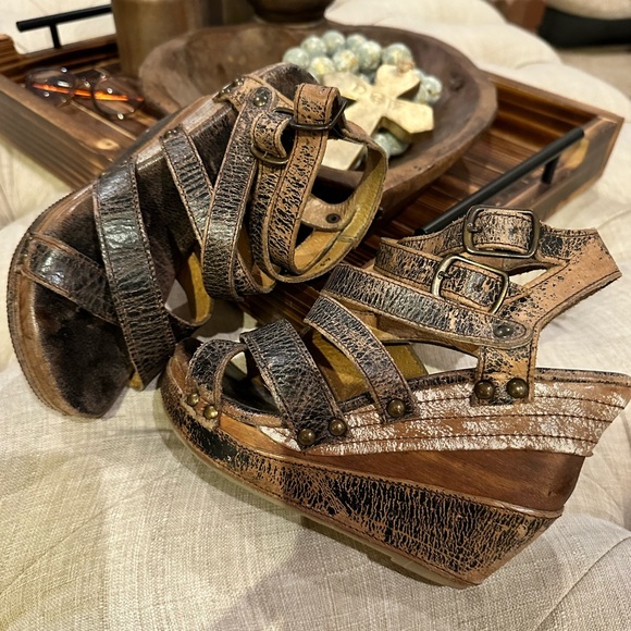 Beautiful Bedstu wedge sandals. - Picture 5 of 11